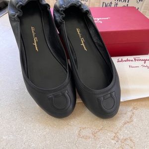 Salvatore Ferragamo Black 'Vignola' Flat Size 7.5